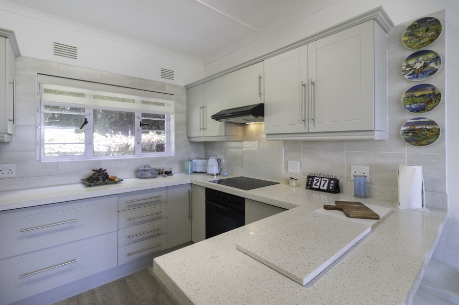 7 Bedroom Property for Sale in West Beach Eastern Cape